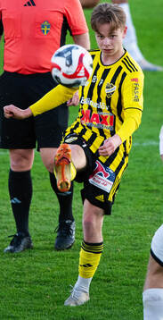 IFK Hässleholms Max Persson i matchen i division 2 mellan IFK Hässleholm och Högaborgs BK i Hässleholm 16 maj 2025.