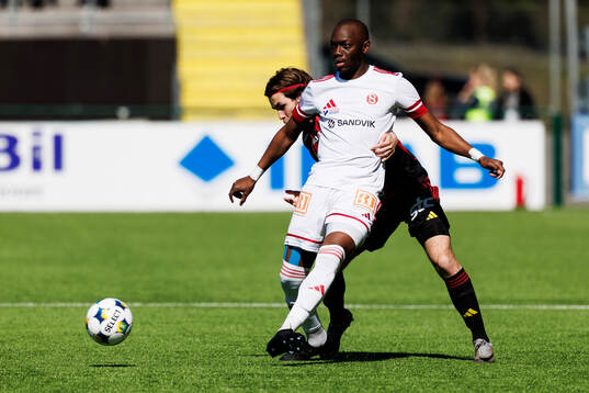 Sandvikens IFs Moonga Simba och Östersunds Theodor Johansson
