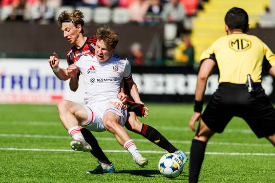 Sandvikens IFs Linus Tagesson och Östersunds Albin Sporrong