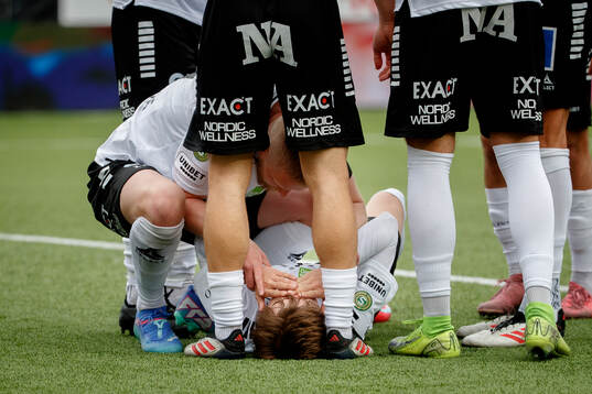 Örebros Linus Alperud gör 1-0 och jublar
