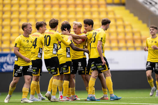 Elfsborgs Ozor Victor Okeke jublar med lagkamrater efter 1-0
