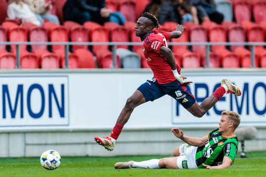 Östers Youssoupha Sanyang och GAISs Kevin Holmén