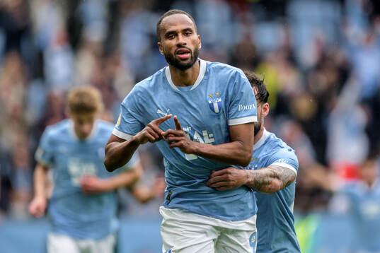 Malmö FFs Isaac Kiese Thelin jublar efter 3-0