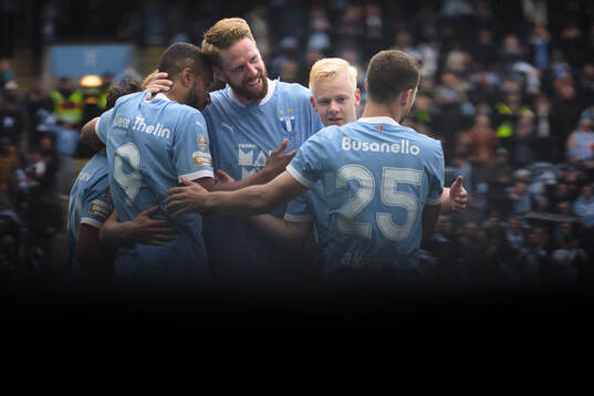 Malmö FFs Isaac Kiese Thelin och Pontus Jansson jublar efter 3-0