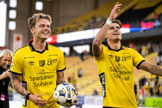 Elfsborgs Frederik Ihler och Besfort Zeneli jublar