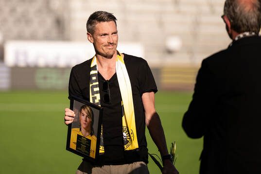 Förre Elfsborgs spelaren Lasse Nilson hyllas efter att valts ini Hall of Fame