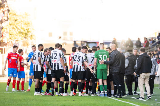 Helsingborgs och Landskronas spelare samlas
