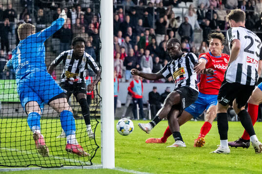 Bla gjennom flere bilder av Fotboll, Superettan, Landskrona - Helsingborg