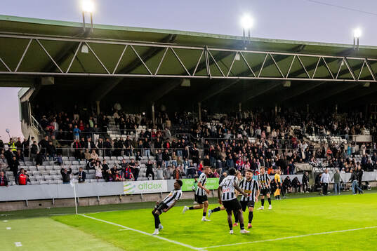 Landskronas Kofi Asare jublar med Christian Stark och Edi Sylisufaj efter sitt matchavgörande 3-3 mål i den 98e matchminuten
