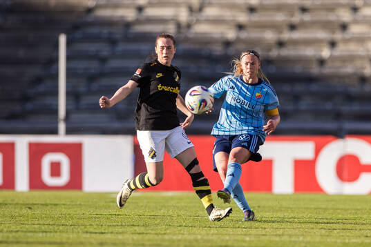 AIKs Ella Reidy och Djurgårdens Therese Åsland