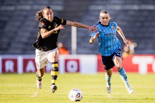 AIKs Anna Oskarsson och Djurgårdens Ebba Hed 