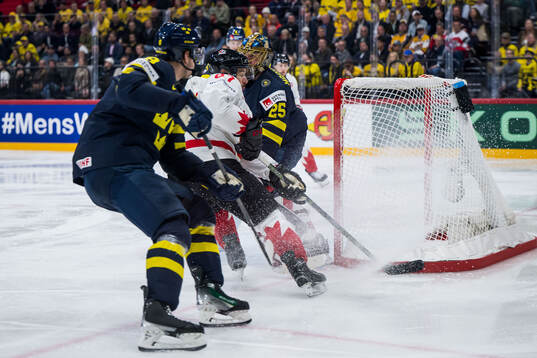 Sidney Crosby of Canada and goaltender Jacob Markström of Sweden