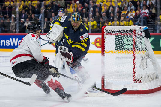 Sidney Crosby of Canada and goaltender Jacob Markström of Sweden