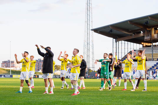 Falkenbergs spelare jublar