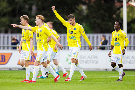 Falkenbergs Albin Andersson jublar efter 2-0