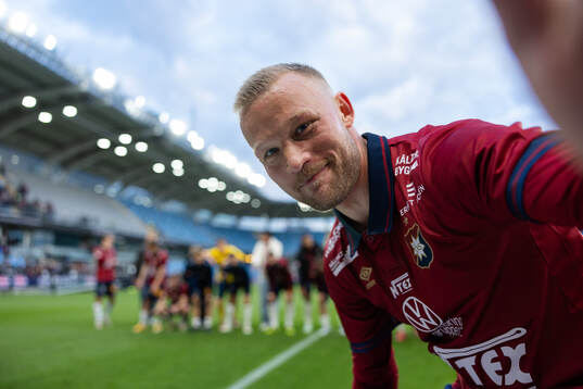 Örgrytes Nicklas Bärkroth jublar