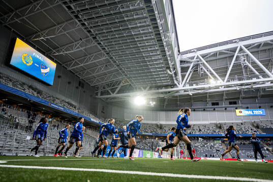 IFK Norrköpings spelare värmer upp