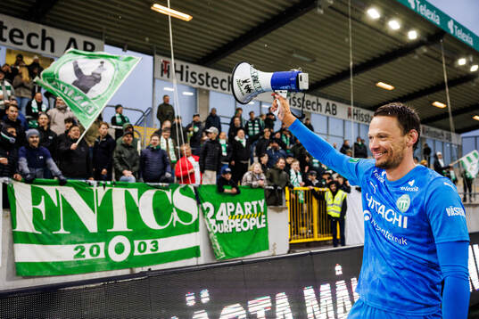 Västerås målvakt Anton Fagerström jublar