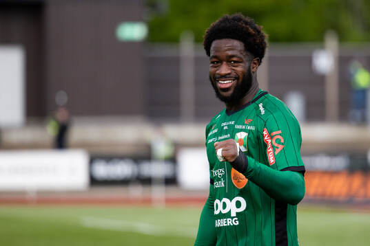 Bla gjennom flere bilder av Fotboll, Superettan, Varberg - Landskrona