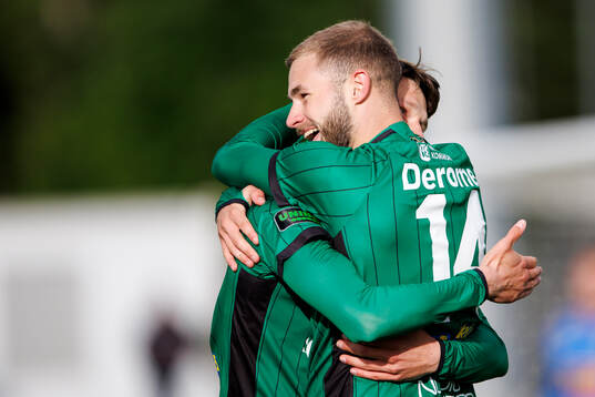 Varbergs Oliver Alfonsi jublar med Olle Edlund