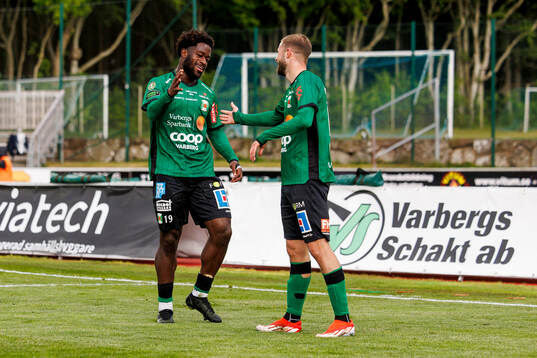 Varbergs Kevin Appiah Nyarko och Oliver Alfonsi jublar