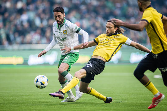 Hammarbys Nahir Besara och Mjällbys Tom Pettersson