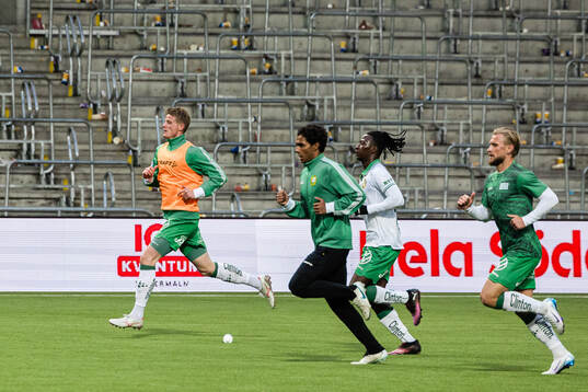 Hammarbys Frederik Winther (v) joggar