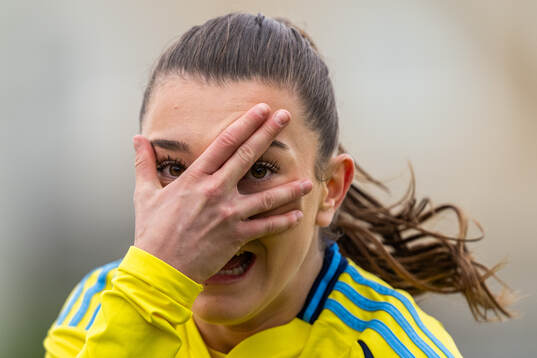 Bla gjennom flere bilder av Fotboll, F16, Sverige - Österrike
