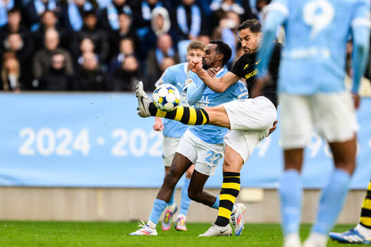 Malmö FFs Taha Ali och AIKs Sotirios Papagiannopoulos