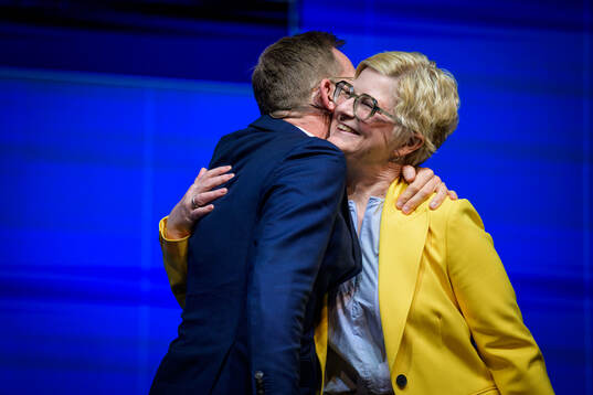 Socialminister Jakob Forssmed (KD) och Anna Iwarsson, ordförande Riksidrottsförbundet,