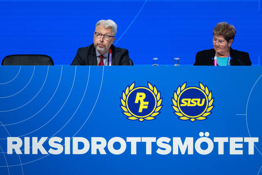 Mötesordförande Håkan Leeman och mötesordförande Ylva Thörn