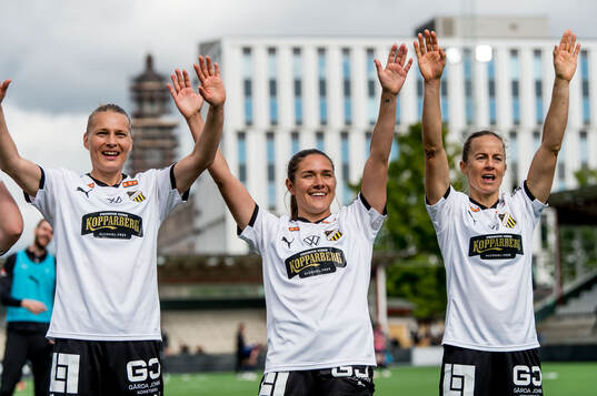 Häckens spelare jublar