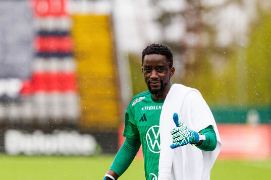Östersunds Arnold Otieno jublar