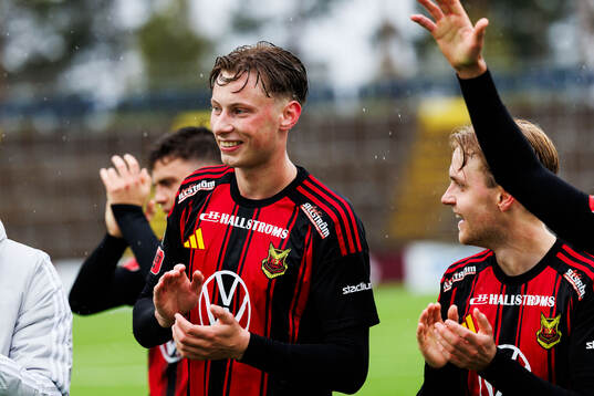 Östersunds Philip Bonde jublar