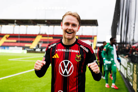 Östersunds Simon Marklund jublar