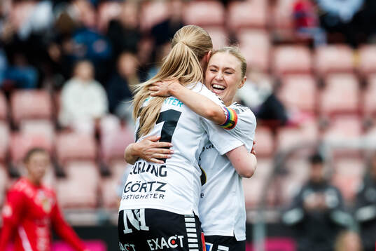 Örebro SKs Nora Törngren jublar efter 3-1