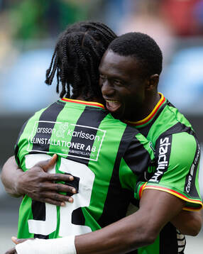 GAIS Ibrahim Diabate jublar ihop med Harun Ibrahim efter 2-1