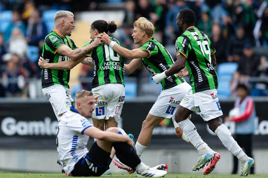 GAIS Amin Boudri jublar med lagkamrater efter 1-1