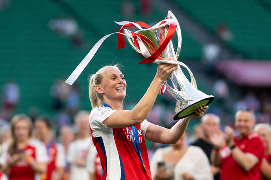 Stina Blackstenius of Arsenal celebrates with the trophy