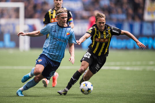 Djurgårdens Tobias Gulliksen och Häckens Pontus Dahbo