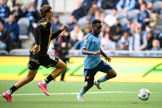 Häckens Silas Andersen och Djurgårdens Tokmac Nguen