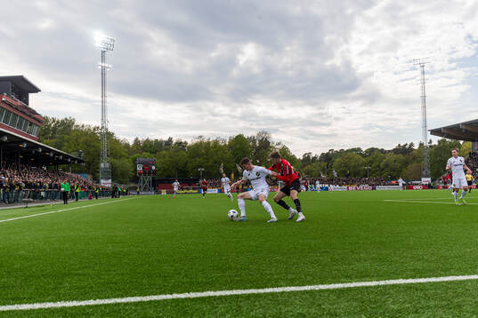 AIKs Mads Døhr Thychosen och Brommapojkarnas Frederik Christensen