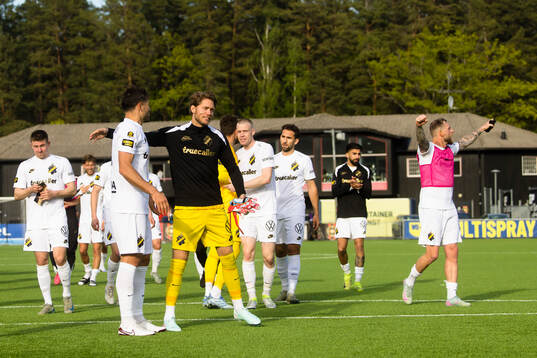 AIKs spelare jublar