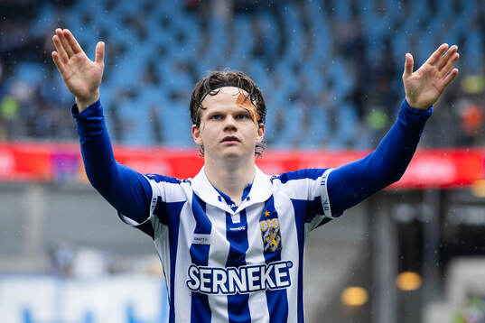 IFK Göteborgs Kolbeinn Thordarson tackar publiken