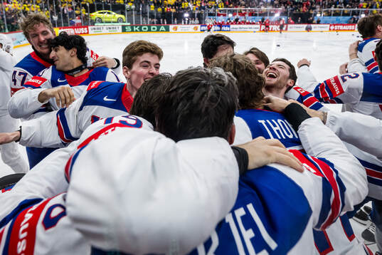 Players of USA celebrate