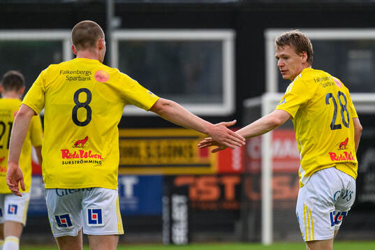 Falkenbergs Nils Bertilsson och Melker Nilsson jublar