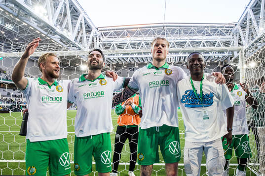 Hammarbys Simon Strand, Nahir Besara, Victor Eriksson och Bazoumana Touré jublar