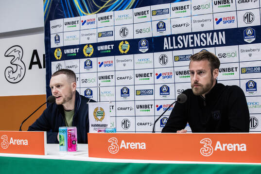 Hammarbys tränare Kim Hellberg och Degerfors tränare William Lundin