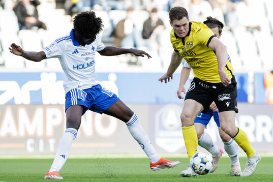 IFK Norrköpings Kojo Peprah Oppong och Mjällbys Jacob Bergström
