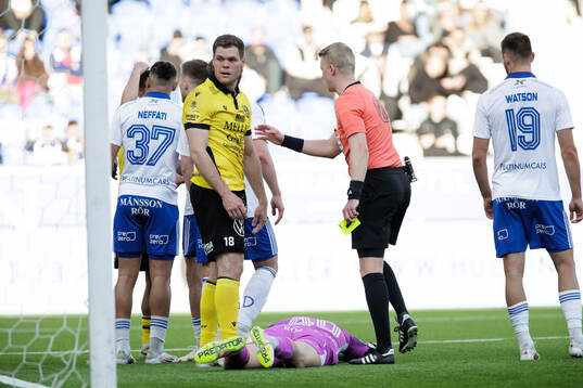 Mjällbys Jacob Bergström tilldelas gult kort